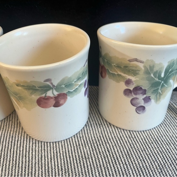 Set of 4 Pfaltzgraff JAMBERRY Coffee Mugs Ceramic Cups - Picture 6 of 10